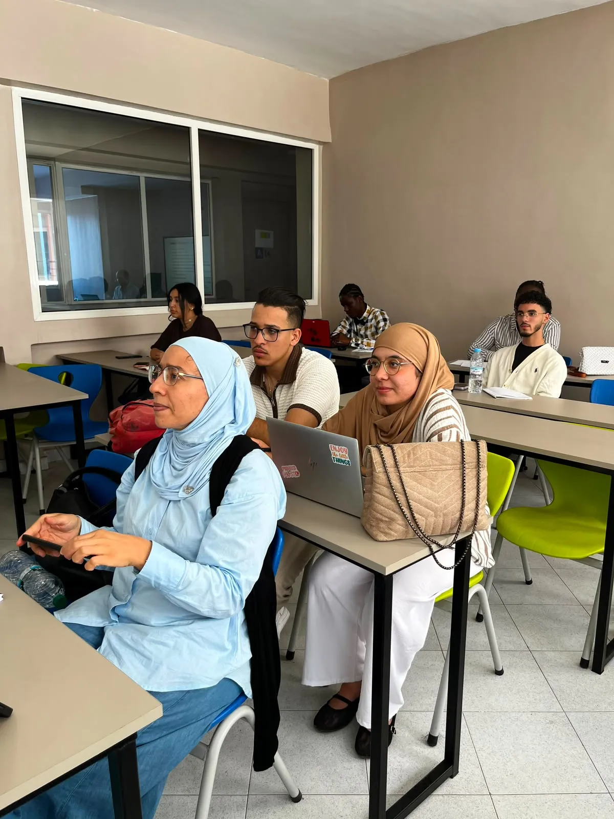 Les participants en atelier pendant une session de formation