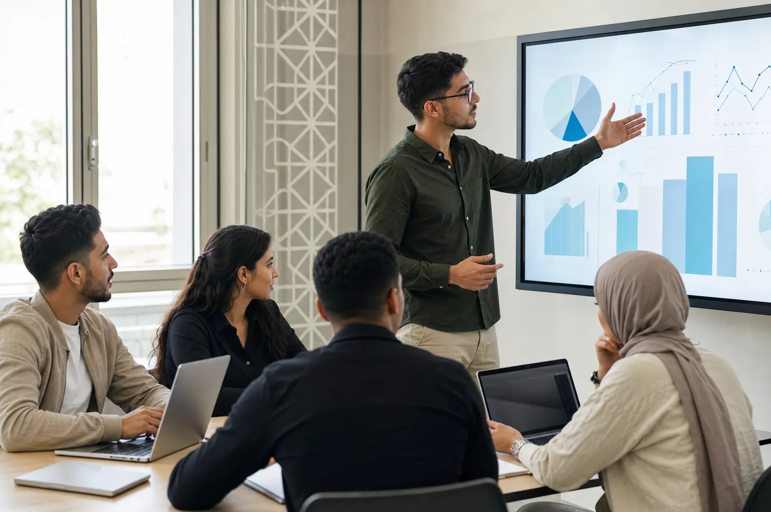 Étudiants en management et business à SUP2I
